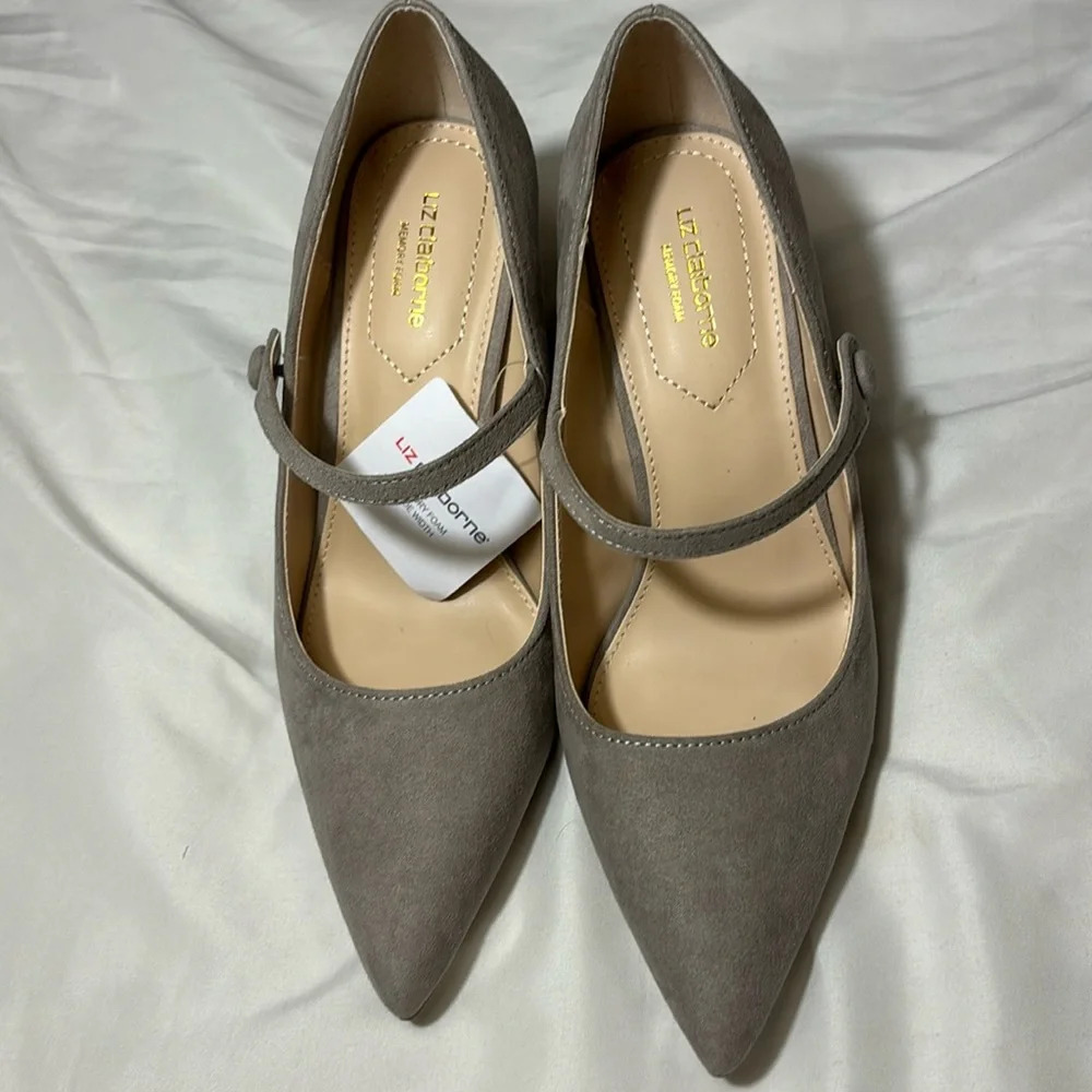 Liz Claiborne Suede Peak Pointed Toe
Spool Heel Pumps - Picture 2 of 7